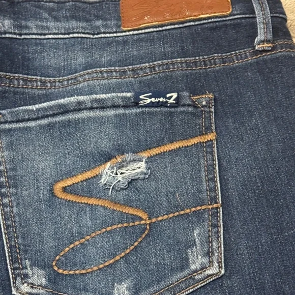 Seven7| Women's Girlfriend fit ripped jeans| Size 14 - Picture 4 of 8